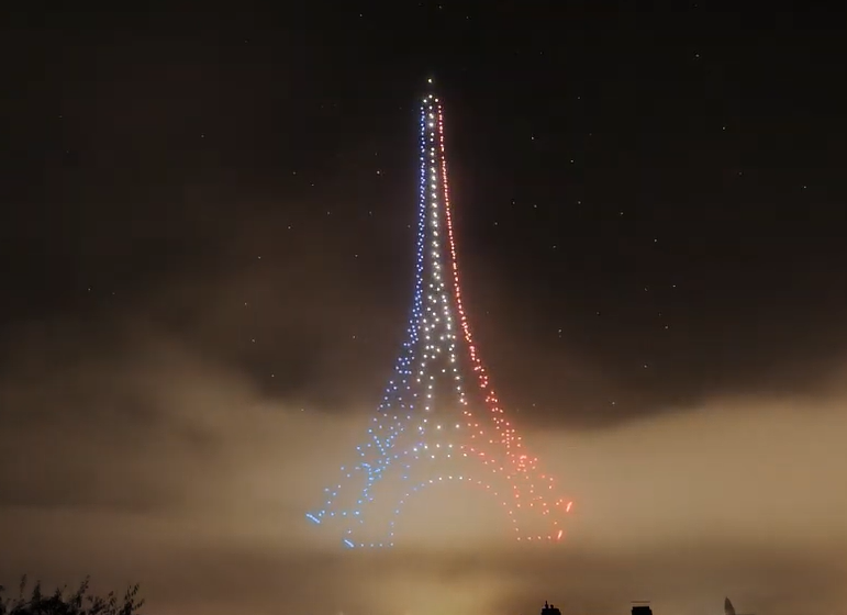 Tour Eiffel Bleu-Blanc-Rouge