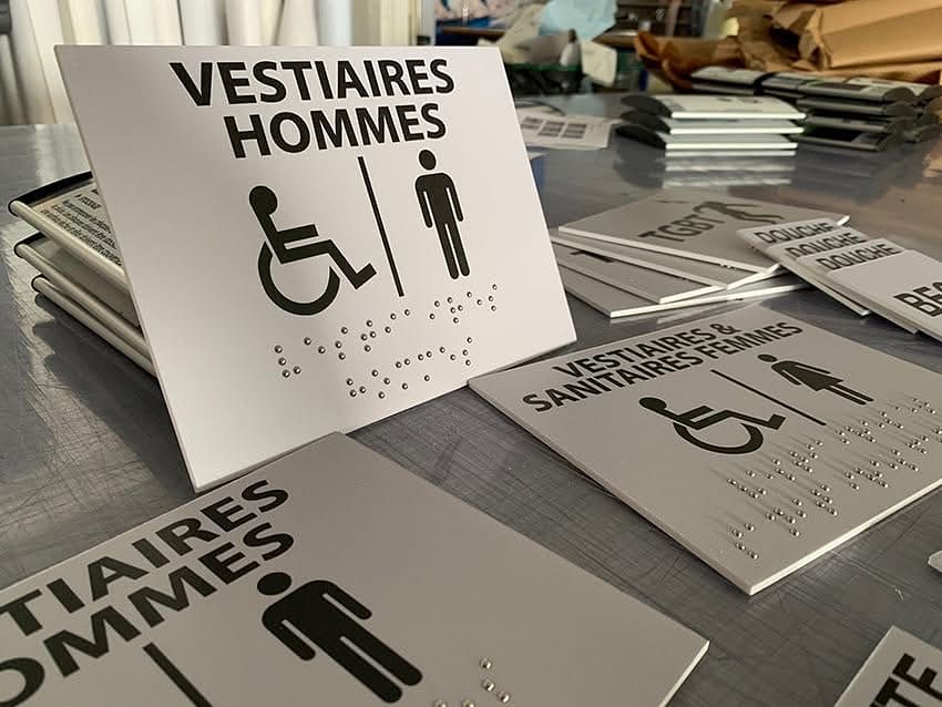 Plaquettes pour personnes non-voyantes ou malvoyan