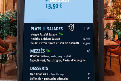 Carte menu animée sur vitrine verticale