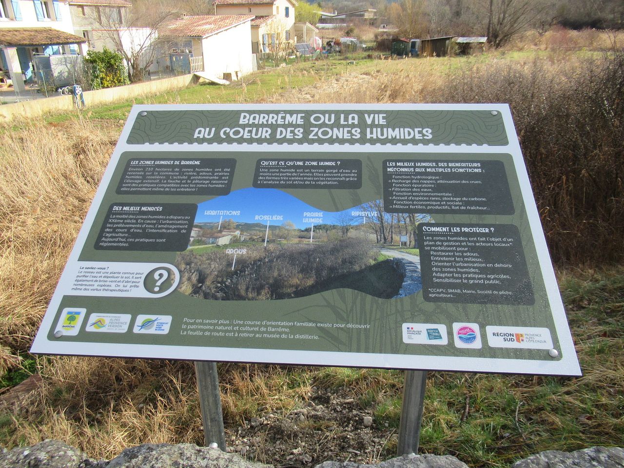 Panneau d'information sur une zone humide