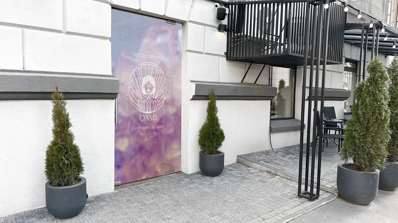 Signalétique & Branding — Entrée Espace Oasis Yoga