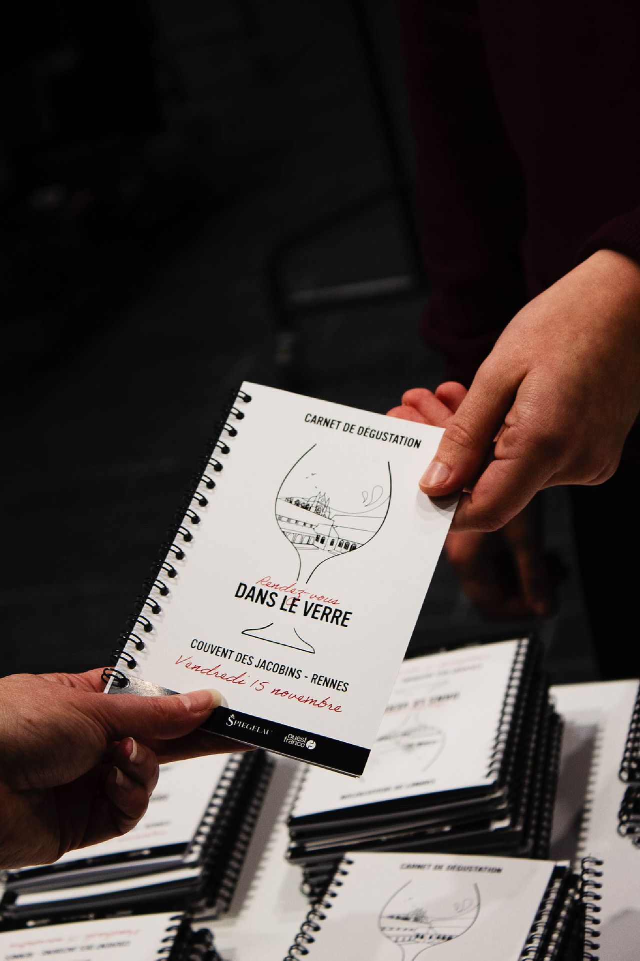 RENDEZ-VOUS DANS LE VERRE