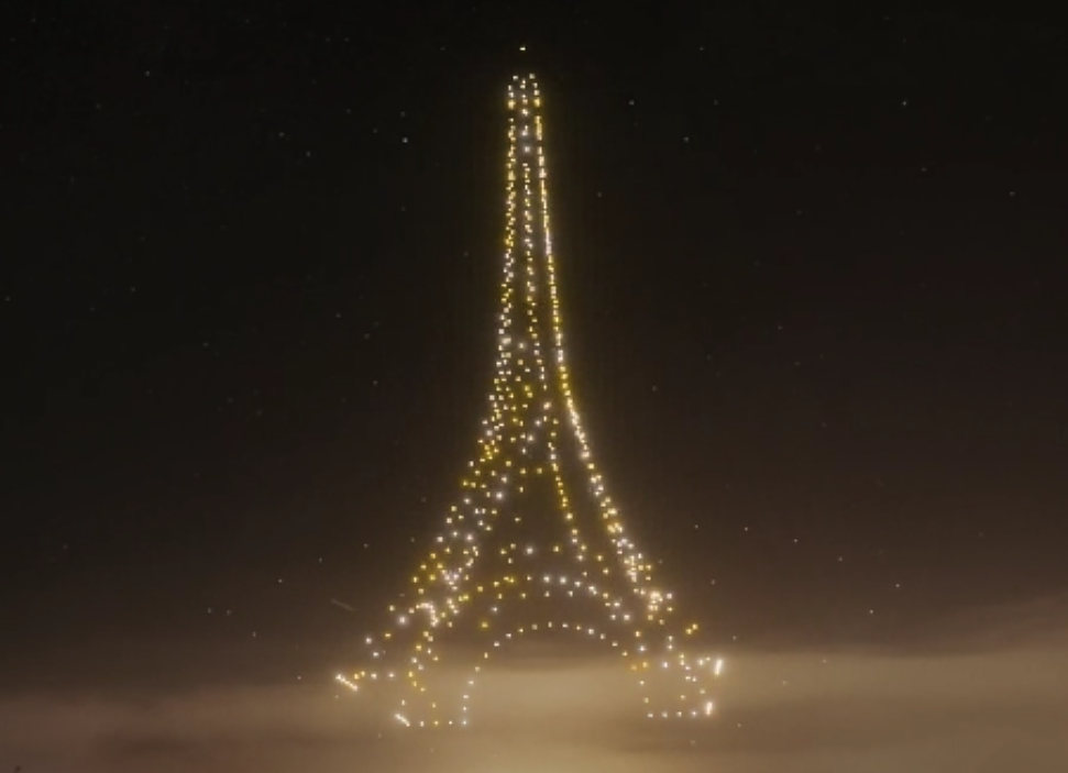 Tour eiffel 500 drones