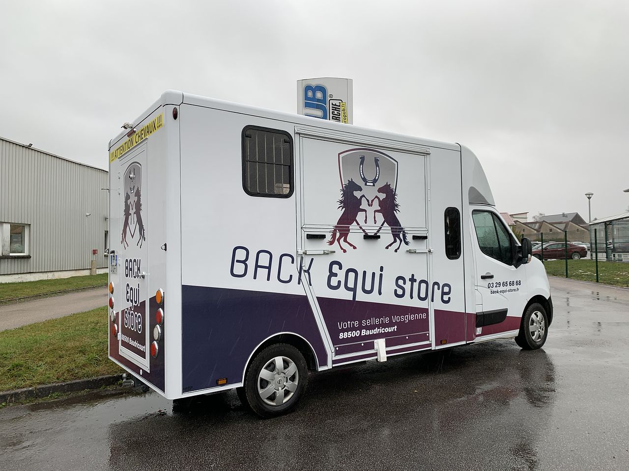 Camion de produits équestre
